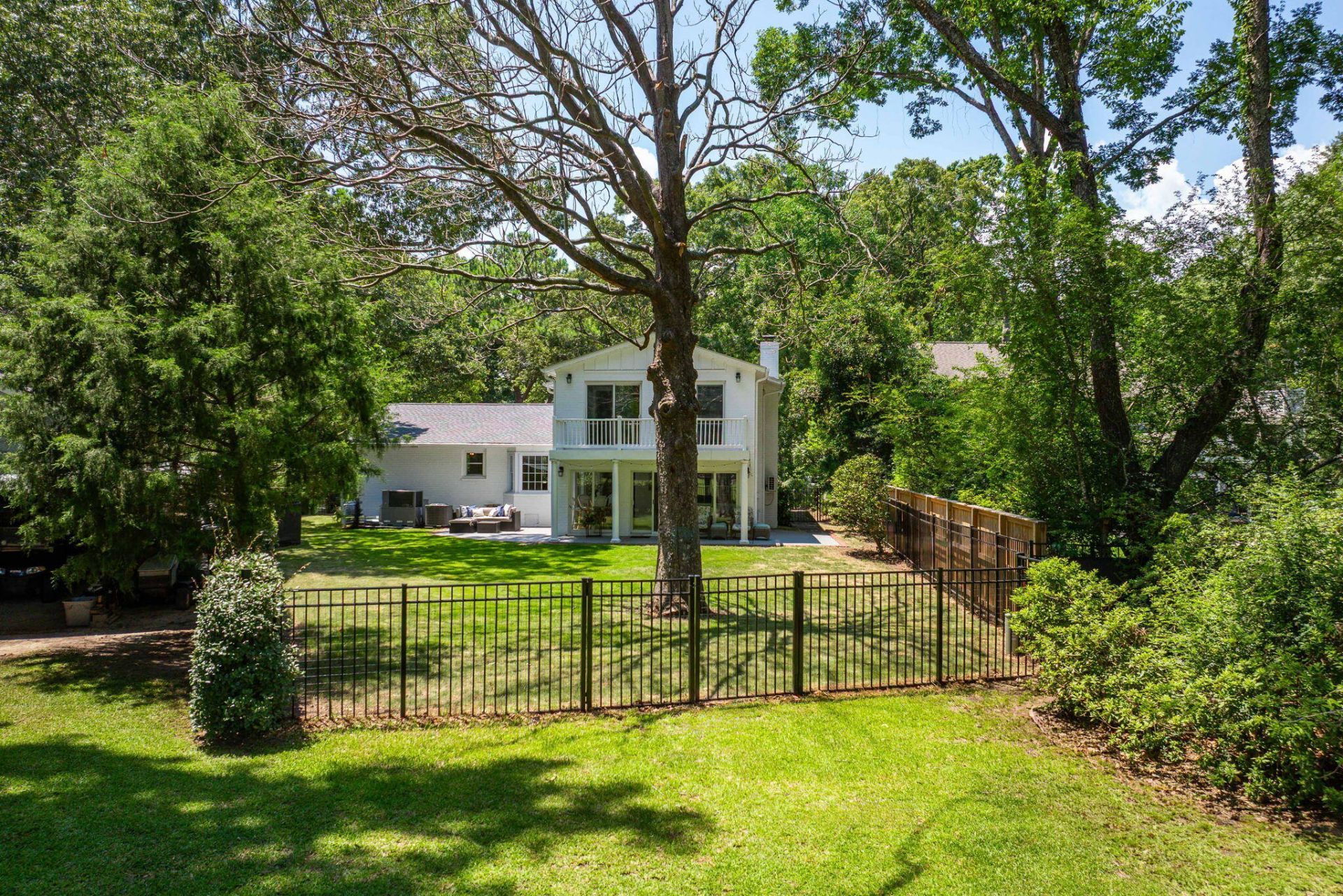 1055 Royalist Road Photo 63