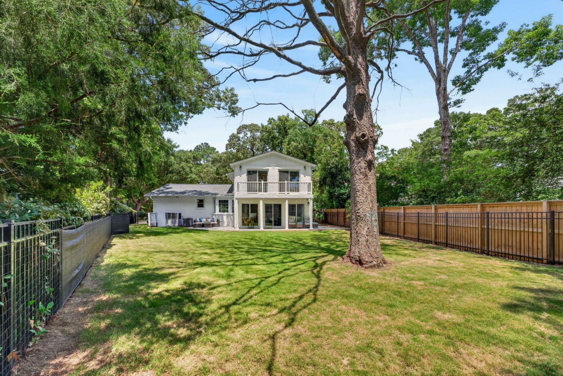 1055 Royalist Road Photo 63