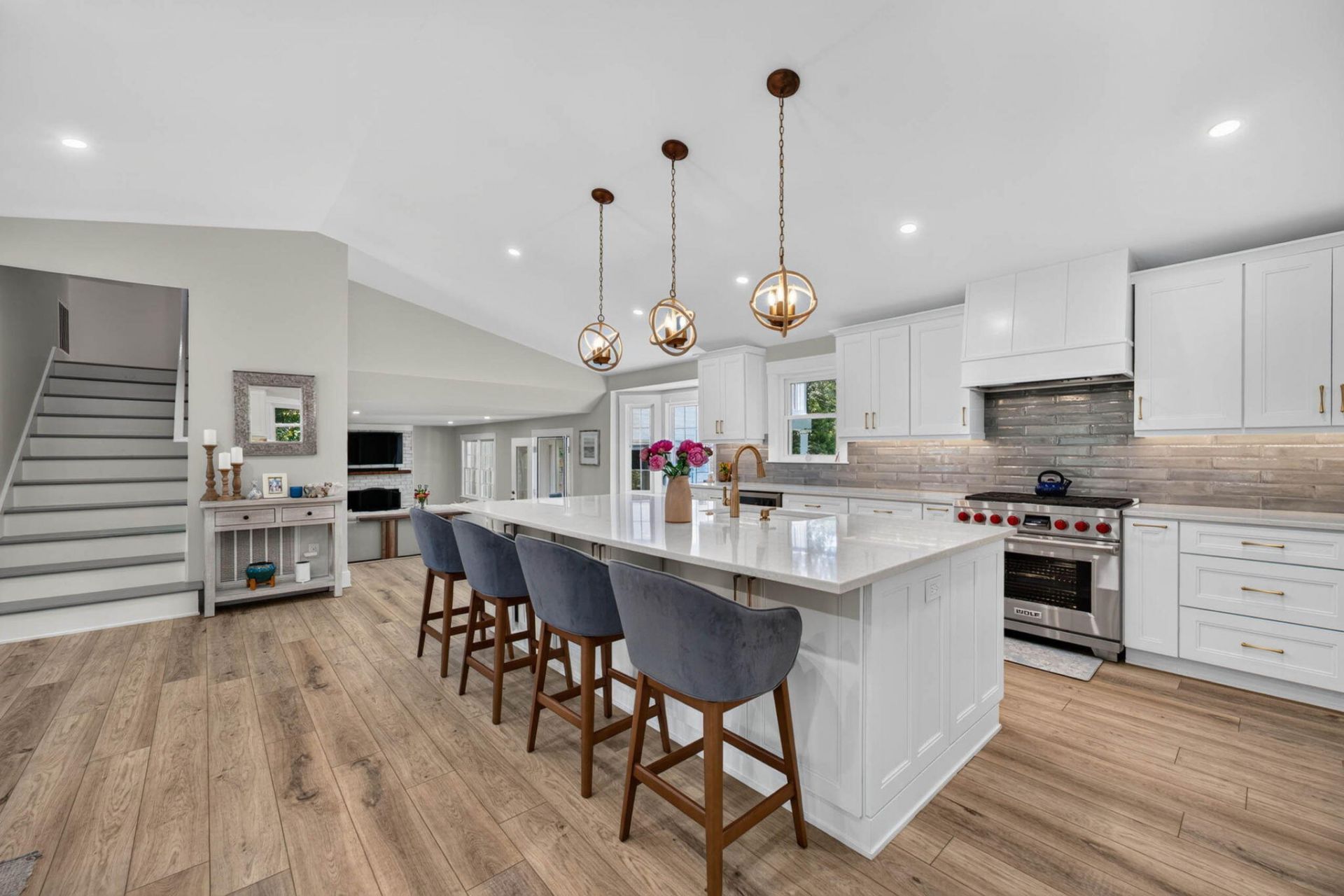 1055 Royalist Road Photo 8