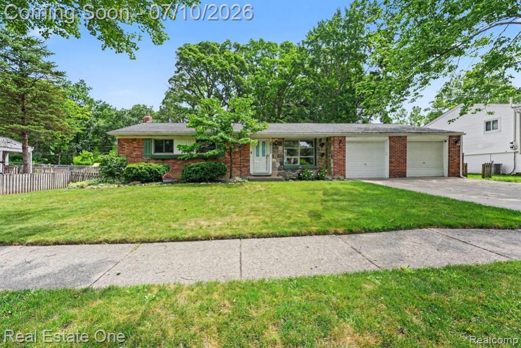 2711 Red Arrow Drive, Commerce Township, MI 48382 Main Photo