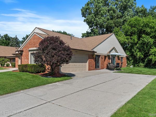 38563 Palm Meadow Drive, Clinton Township, Mi 48036