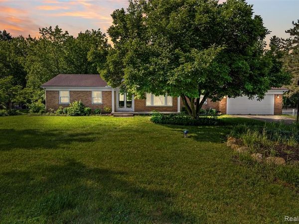 13404 Sequoia Lane, Green Oak Twp, MI 48178