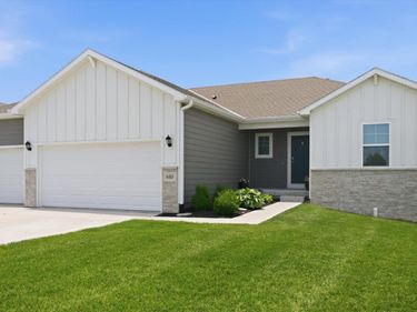 680 N 11 Circle, Springfield, NE 68059