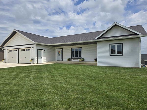 535 York Street , Cresco, IA 52136