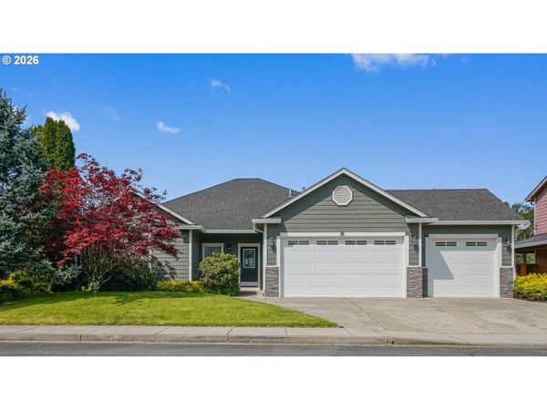 1231 SW 3RD AVE, Mill City, OR 97360