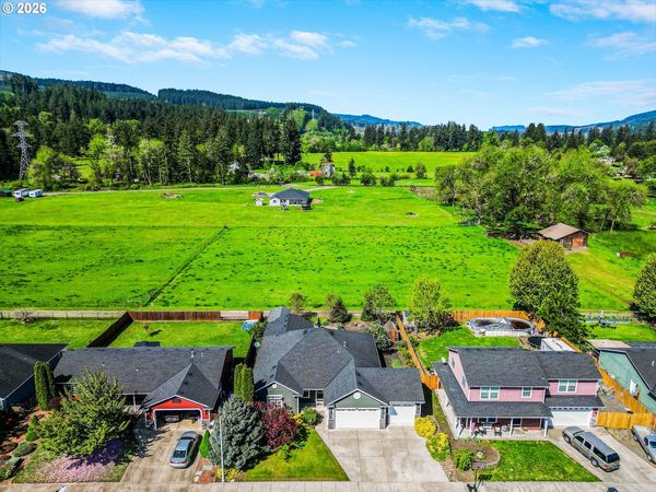 1231 SW 3RD AVE, Mill City, OR 97360