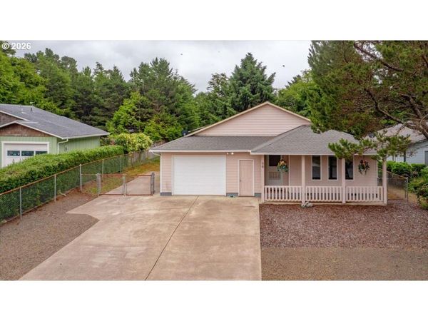 50 PACIFIC ST, Depoe Bay, OR 97341