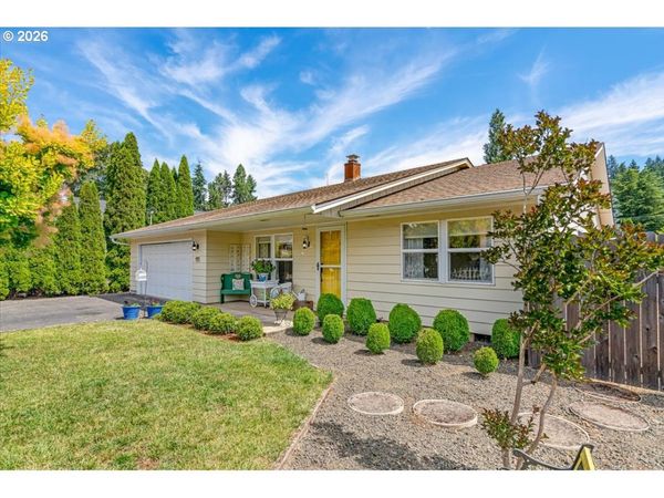915 MADISON ST, Silverton, OR 97381
