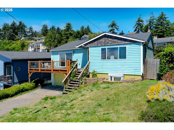 645 SE 4TH ST, Newport, OR 97365