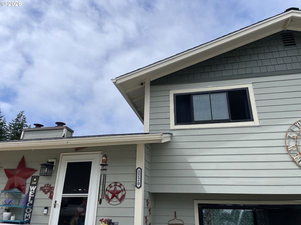 2220 MAINE CT, North Bend, OR 97459