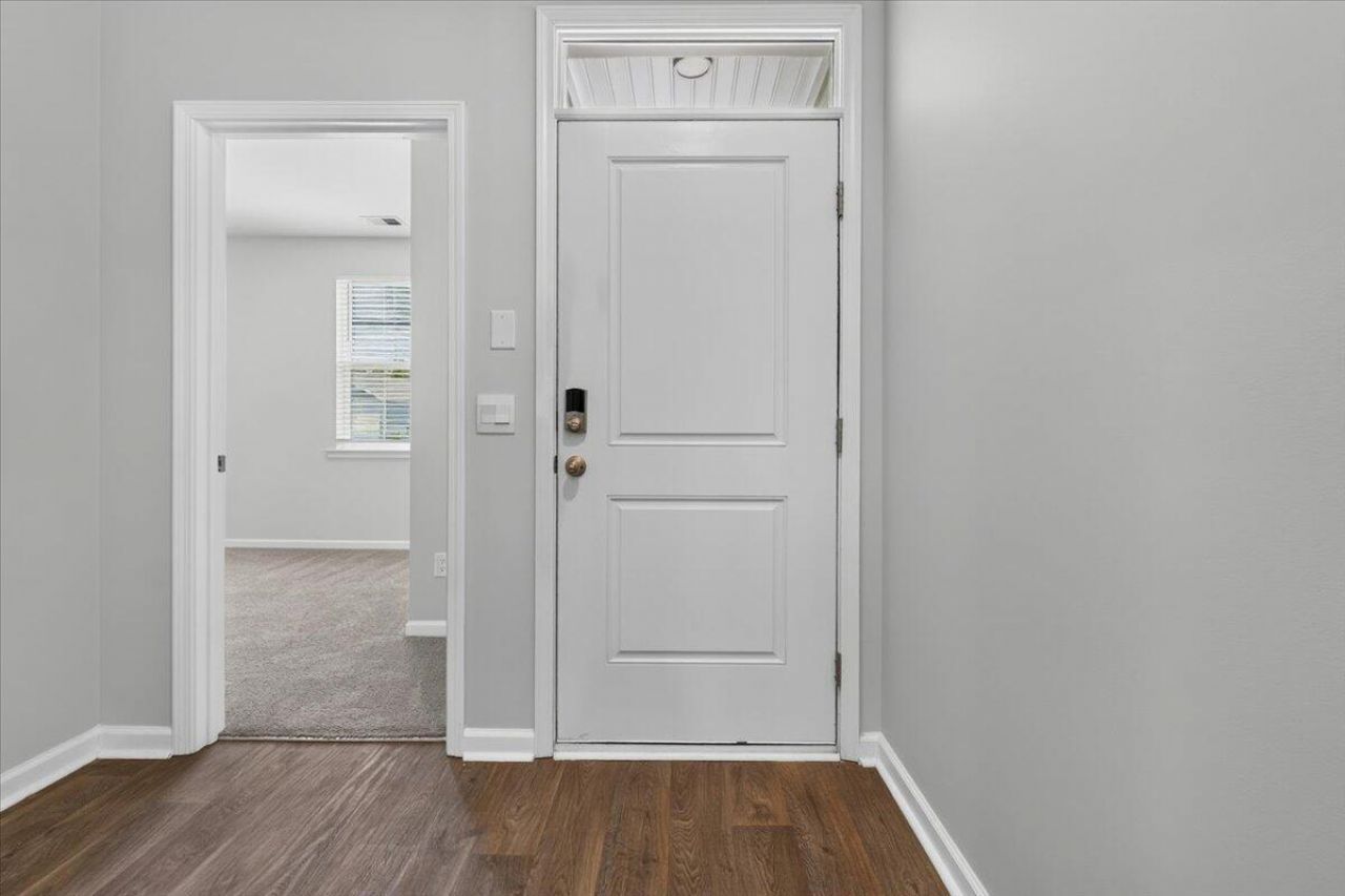 1081 Peridote Way Photo 6