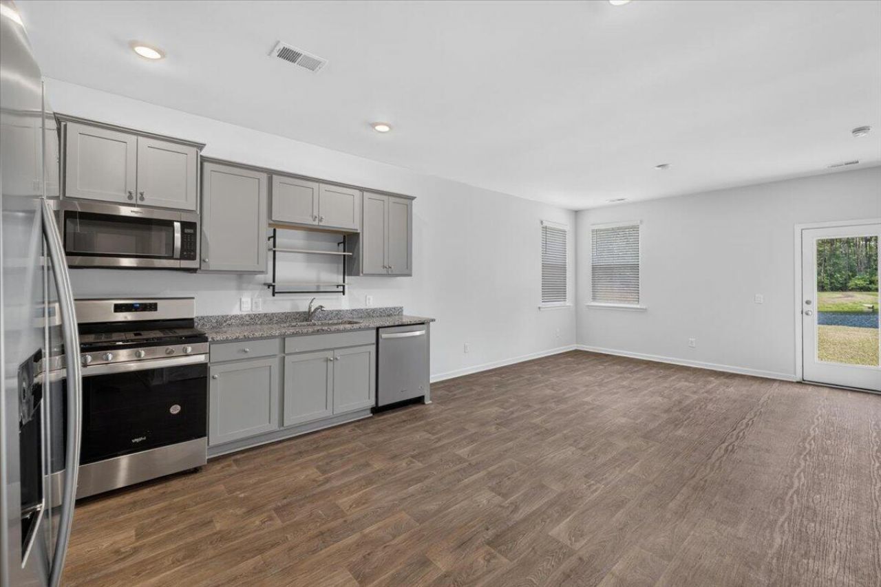 1081 Peridote Way Photo 7