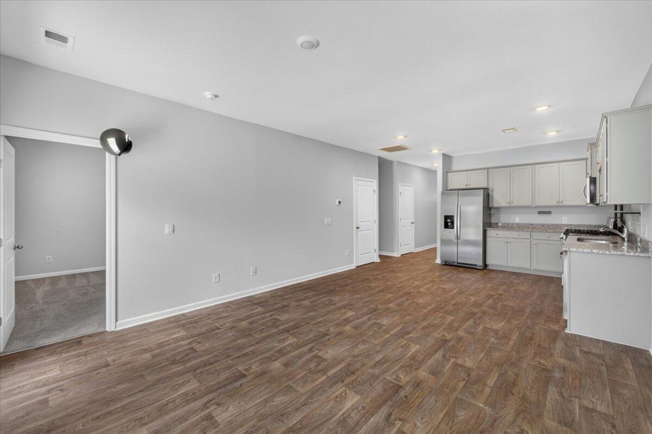 1081 Peridote Way Photo 9