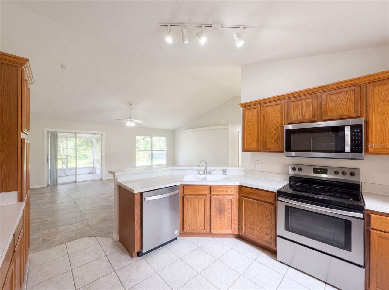 314 Dupont Circle , Howey in the Hills, FL 34737 Photo
