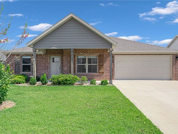 38 E Loveland Loop, Farmington, AR 72730