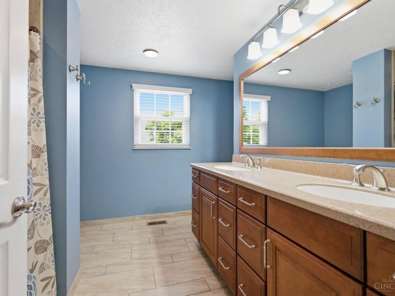 817 Debra Lane, Loveland, OH 45140 Photo 21