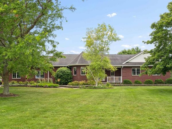 1 W CEDAR STREET, Hilbert, WI 54129