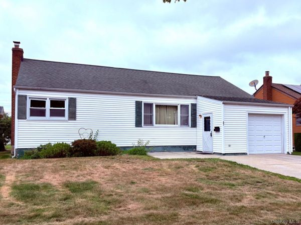 67 Maple Drive , Lindenhurst, NY 11757
