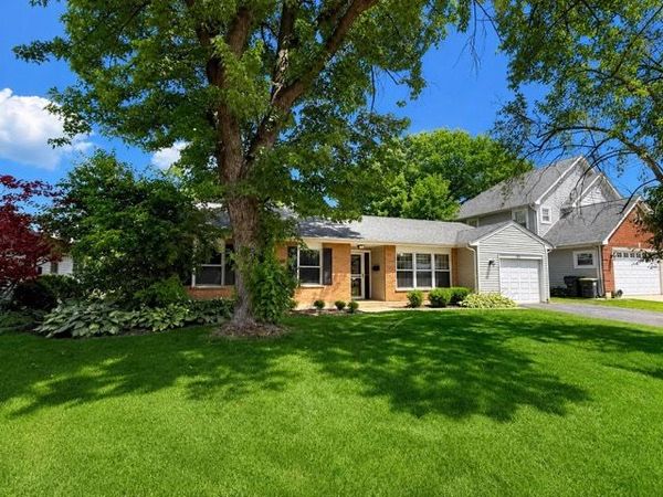 1525 N Patton Avenue , Arlington Heights, IL 60004