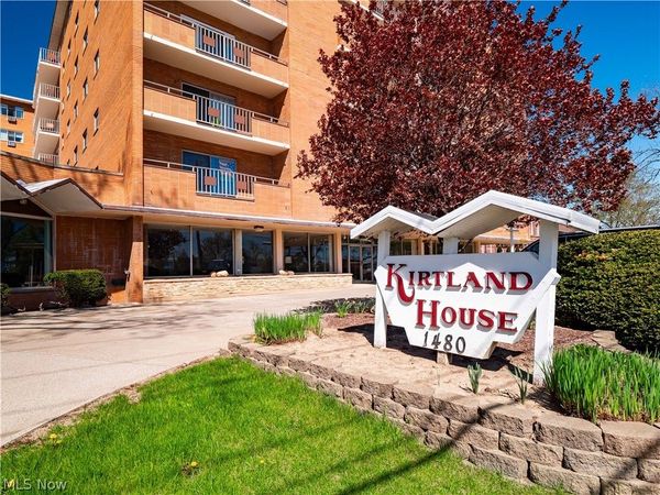 1480 Warren Road , Unit 302, Lakewood, OH 44107