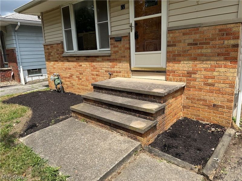 77 William Street, Bedford, OH 44146 Photo 2