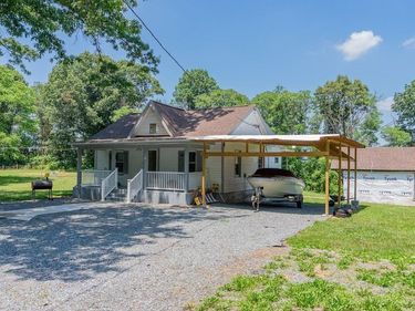 1200 WAHNONA AVE, SHENANDOAH, VA 22849