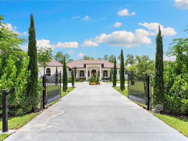 379 25th ST NW, NAPLES, FL 34120