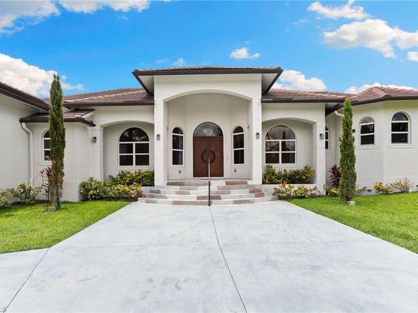 379 25th ST NW, NAPLES, FL 34120