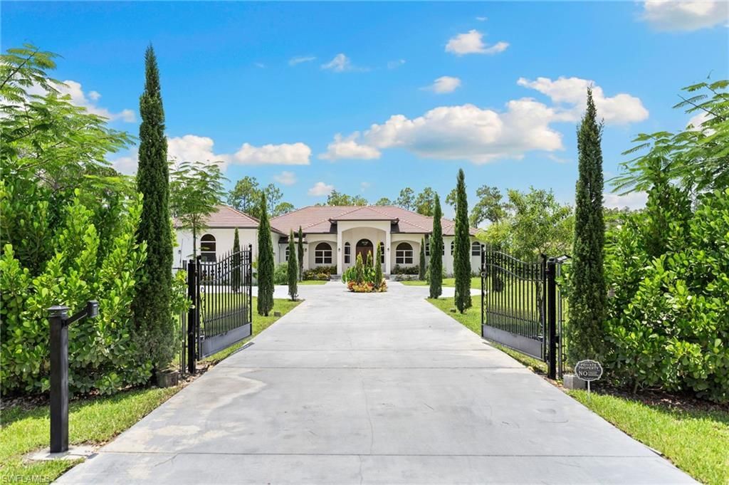 379 25th St Nw, Naples, FL 34120 Photo