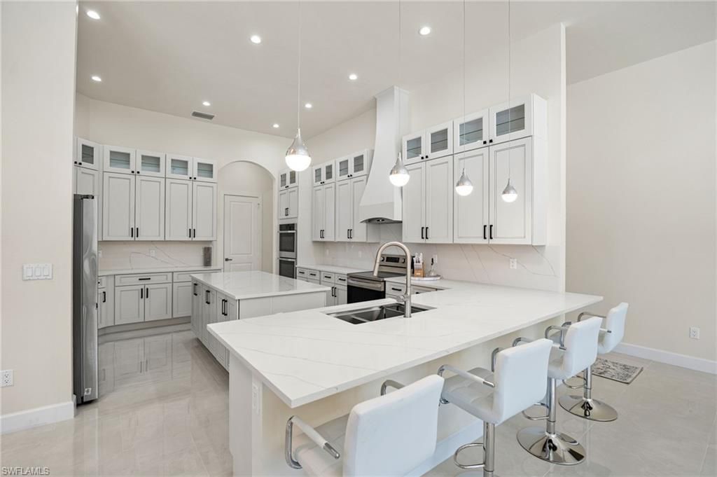 379 25th St Nw, Naples, FL 34120 Photo