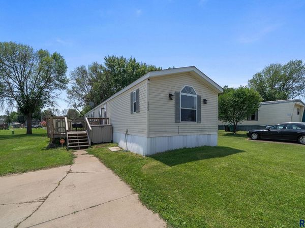 5703 W Owl Pl, Sioux Falls, SD 57107