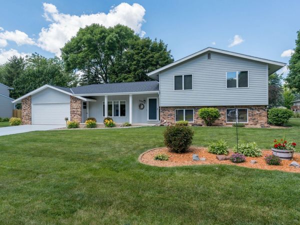 1028 Shady Oak Drive, Mankato, MN 56003