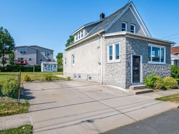 43 Saint Ann St, Carteret, NJ 07008