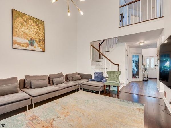 162 Coppertree Ct, Edison, NJ 08820