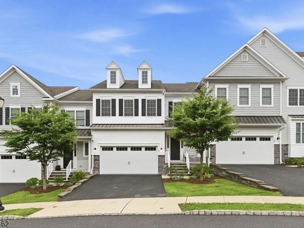 17 Cypress Ln, Cedar Grove, NJ 07009