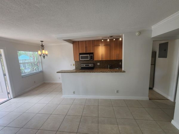 1125 NE 16th Place, Unit 105, Fort Lauderdale, FL 33305