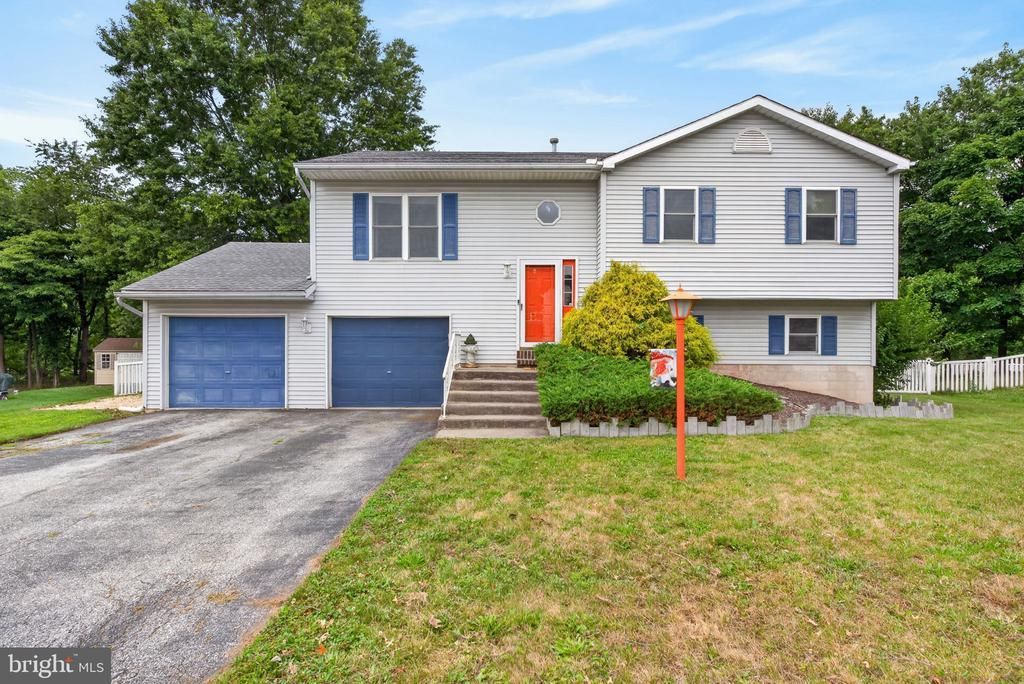 146 Winston Drive, York, PA 17408 Main Photo