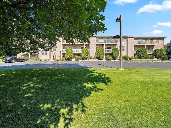 1600 RUSTIC OAKS CIRCLE, Unit 23, Green Bay, WI 54301