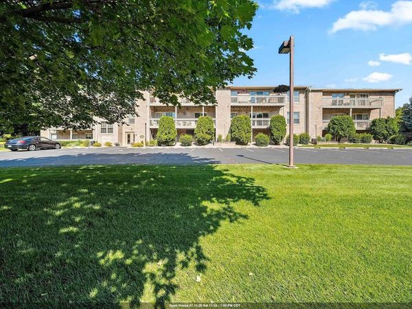 1600 RUSTIC OAKS COURT, Unit 23, Green Bay, WI 54301