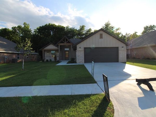 132 Mountain Laurel Way, Noble, OK 73068