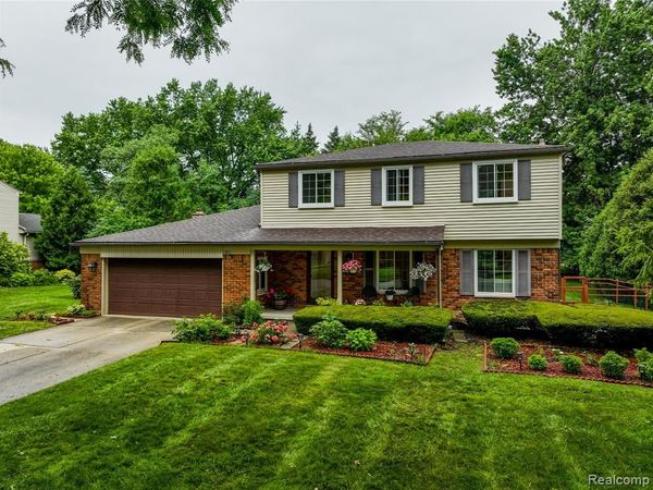 2032 Kristin Drive, Troy, MI 48084