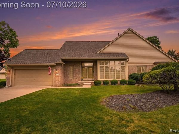 42675 Christina Drive, Sterling Heights, MI 48313
