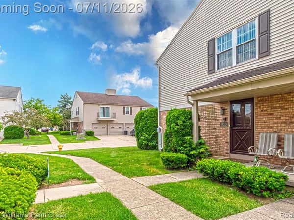44524 N Bunker Hill Drive, Clinton Twp, MI 48038