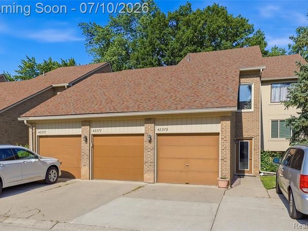 42377 Lochmoor Street, Clinton Twp, MI 48038