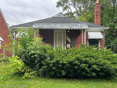 18573 Elkhart Street, Harper Woods, MI 48225