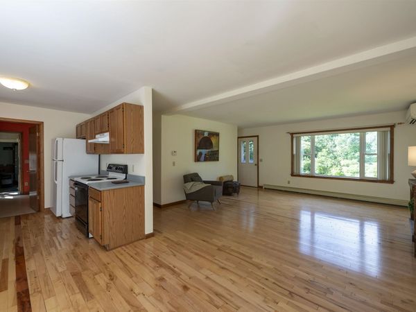 100 Riverside Lane, Royalton, VT 05068