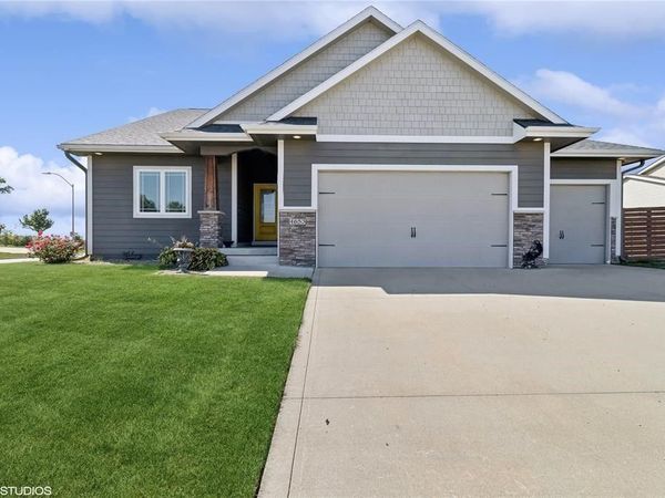 4653 SE Grosbeak Point, West Des Moines, IA 50265