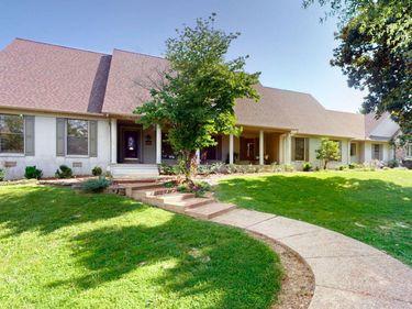 1609 Greenbriar Drive, Murray, KY 42071