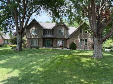 2045 Canterbury Court, Troy, OH 45373