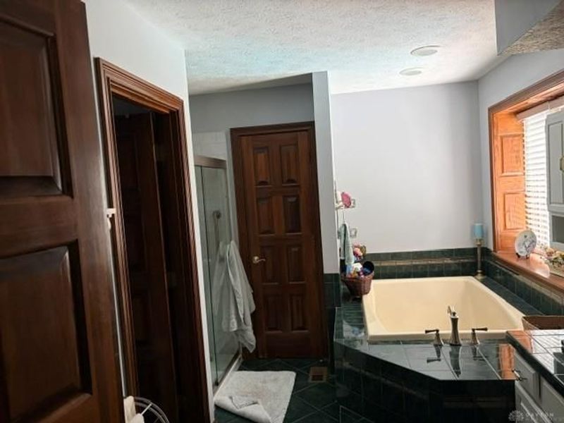 2045 Canterbury Court, Troy, OH 45373 Photo 12